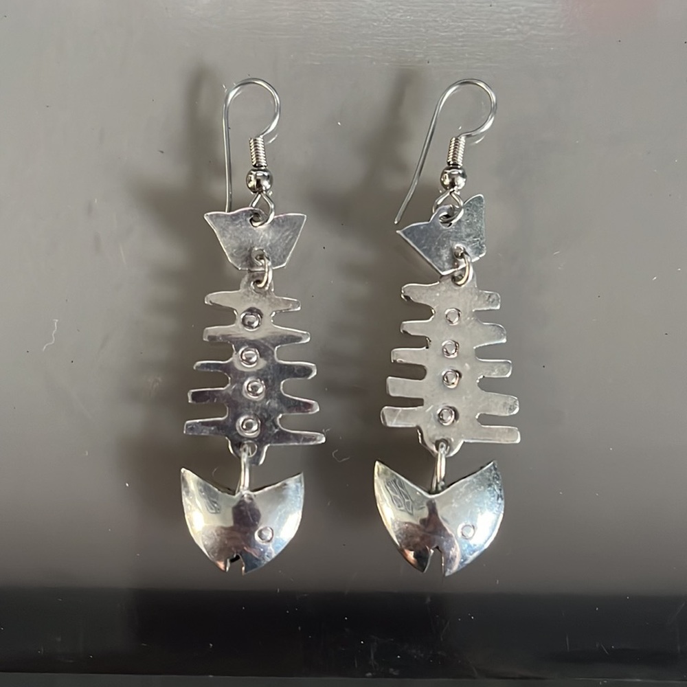 Handcrafted Alpaca Nickel Fish Skeleton Earrings - Mexico. - Picture 6 of 14